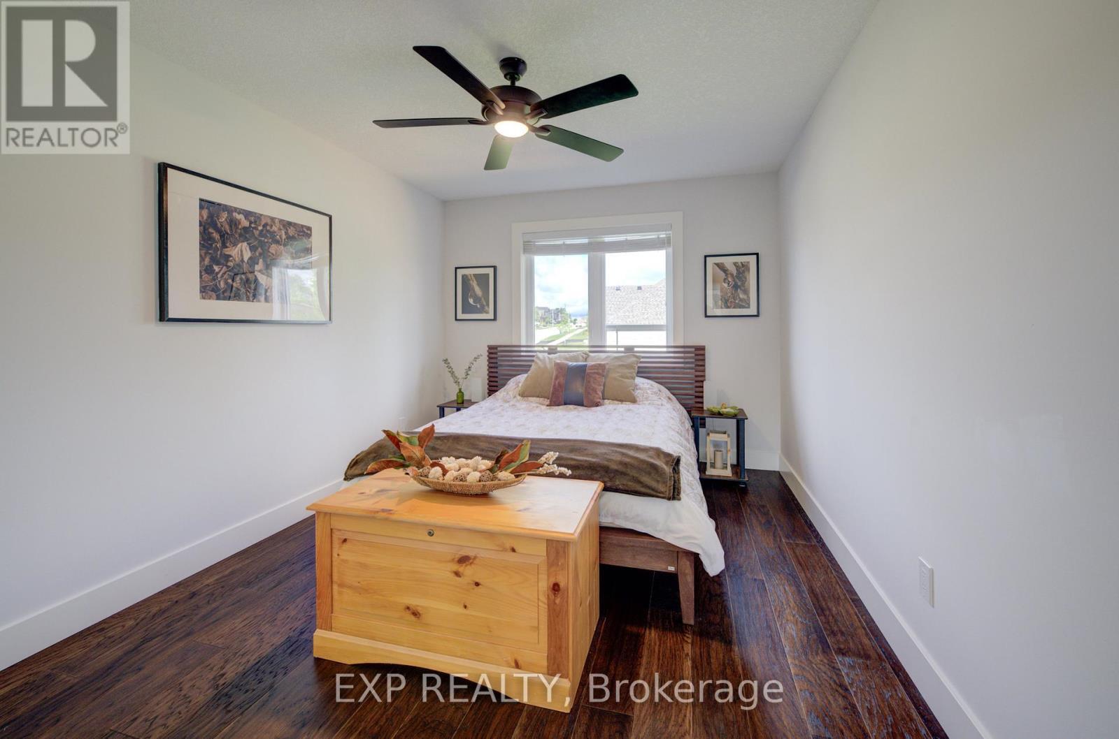 58 Carriage Crossing, Mapleton, ON - Indoor Photo Showing Bedroom