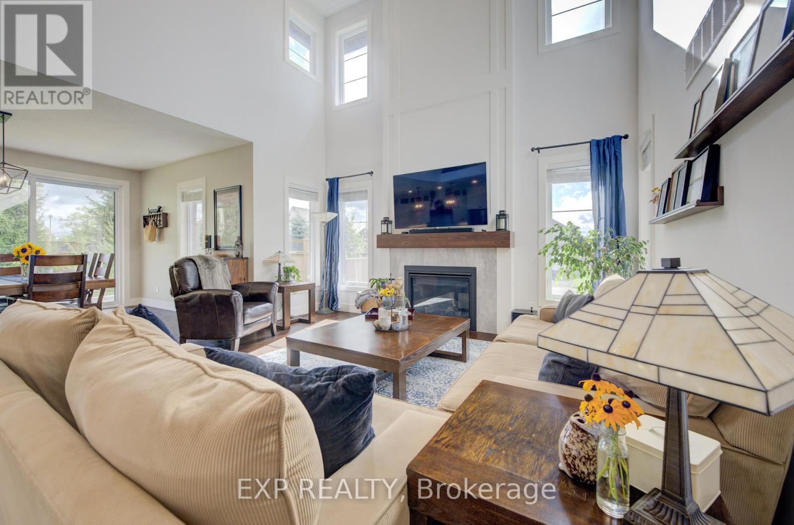 58 Carriage Crossing, Mapleton, ON - Indoor Photo Showing Living Room With Fireplace