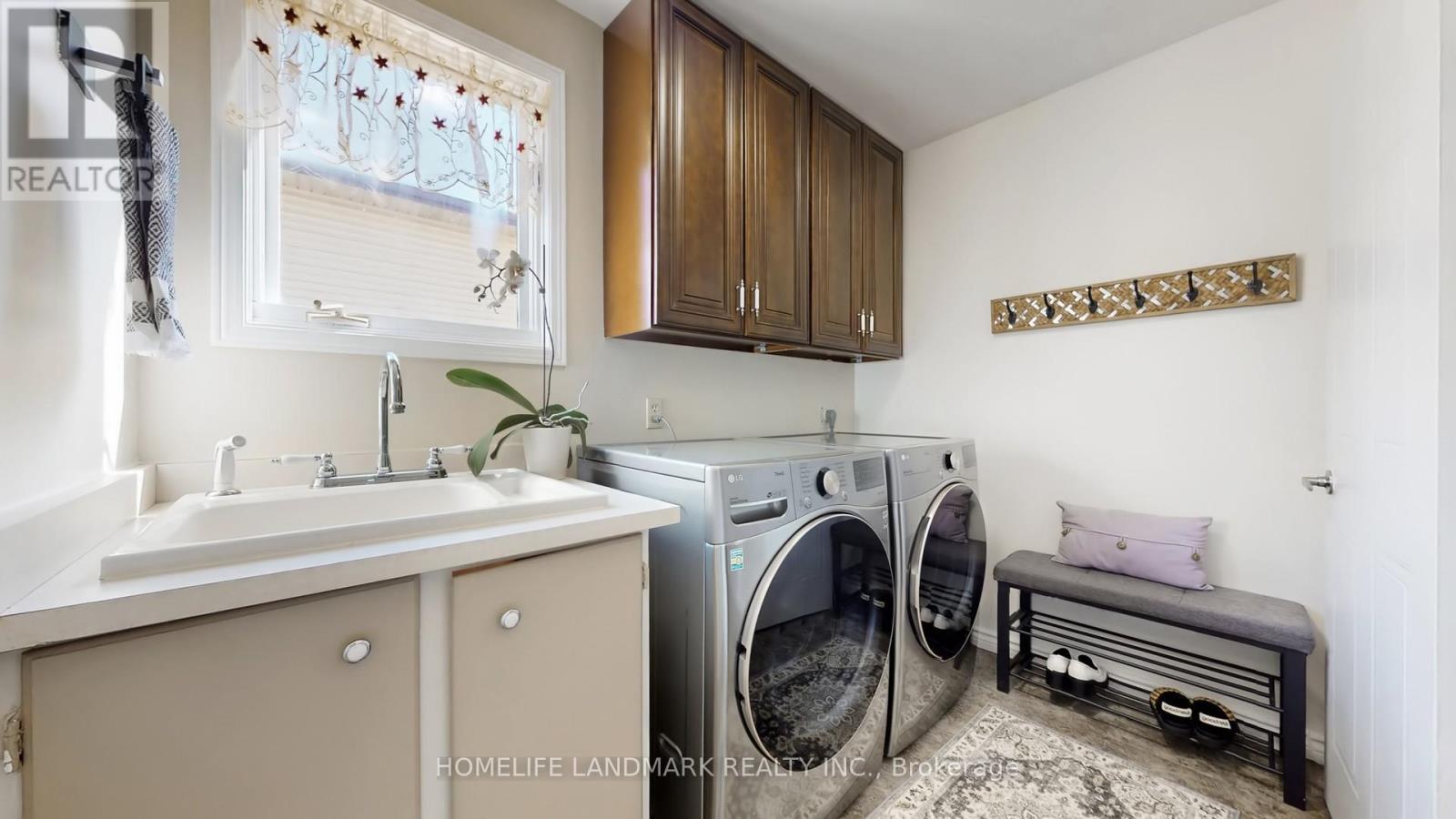 330 Guelph Avenue, Cambridge, ON - Indoor Photo Showing Laundry Room