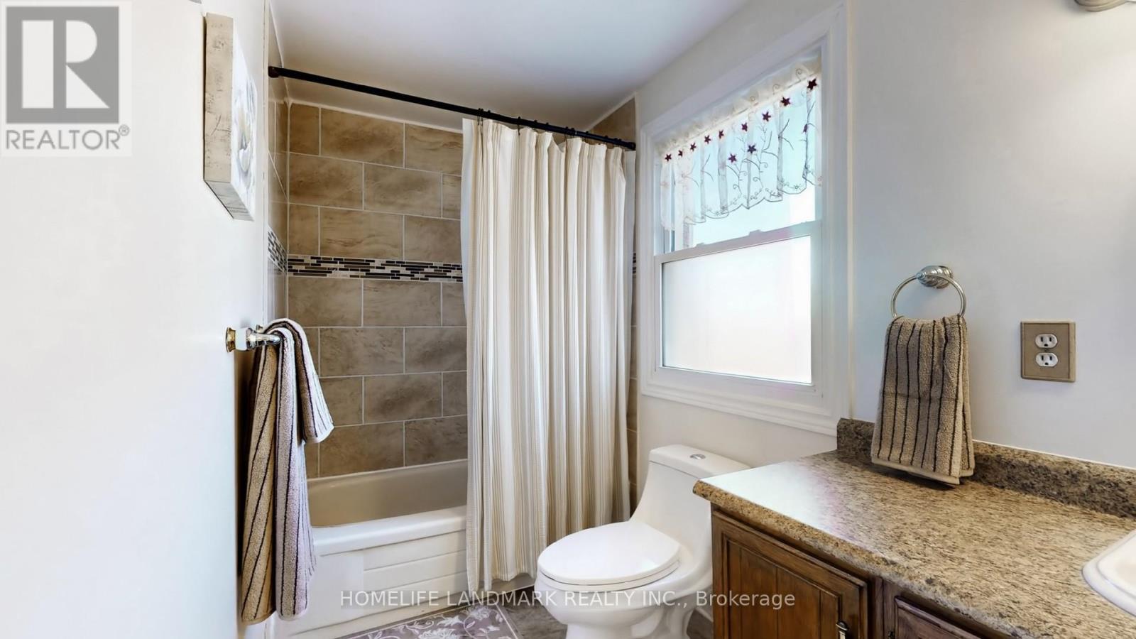 330 Guelph Avenue, Cambridge, ON - Indoor Photo Showing Bathroom