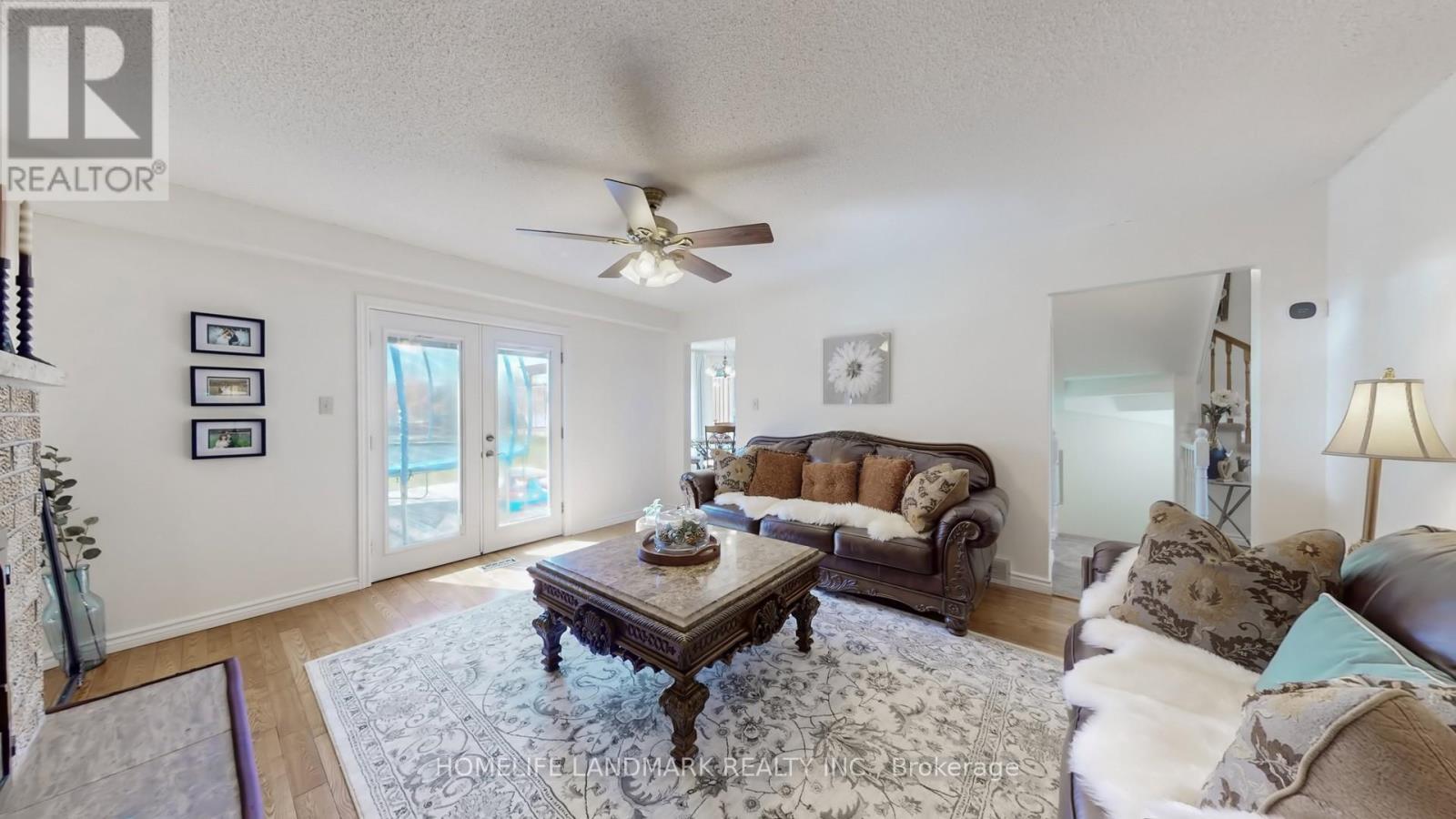 330 Guelph Avenue, Cambridge, ON - Indoor Photo Showing Living Room With Fireplace