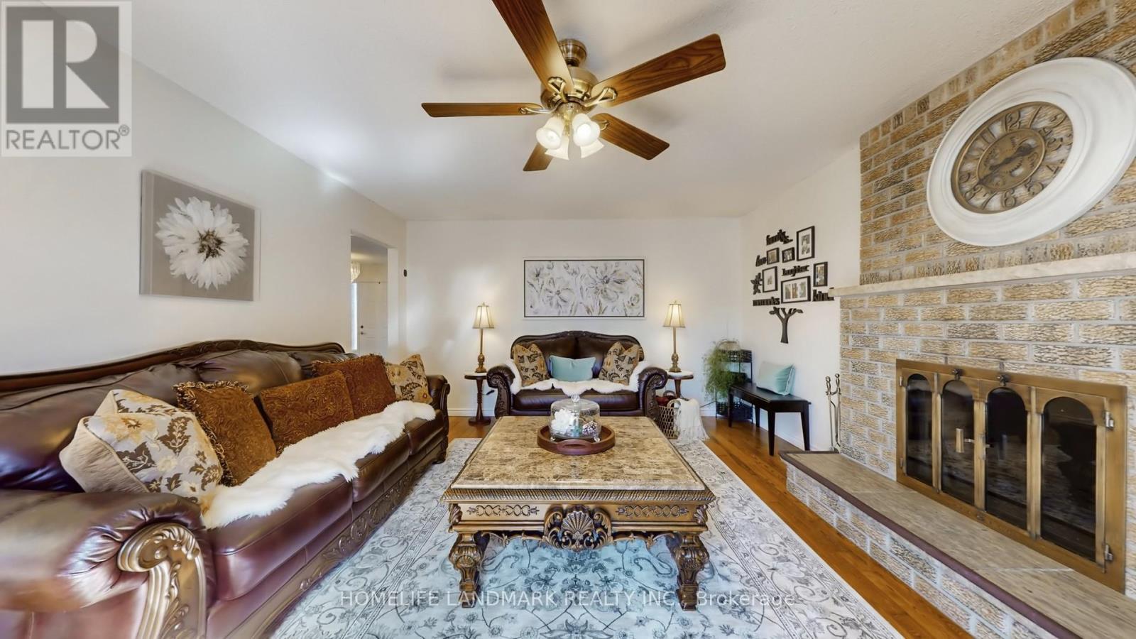 330 Guelph Avenue, Cambridge, ON - Indoor Photo Showing Living Room With Fireplace