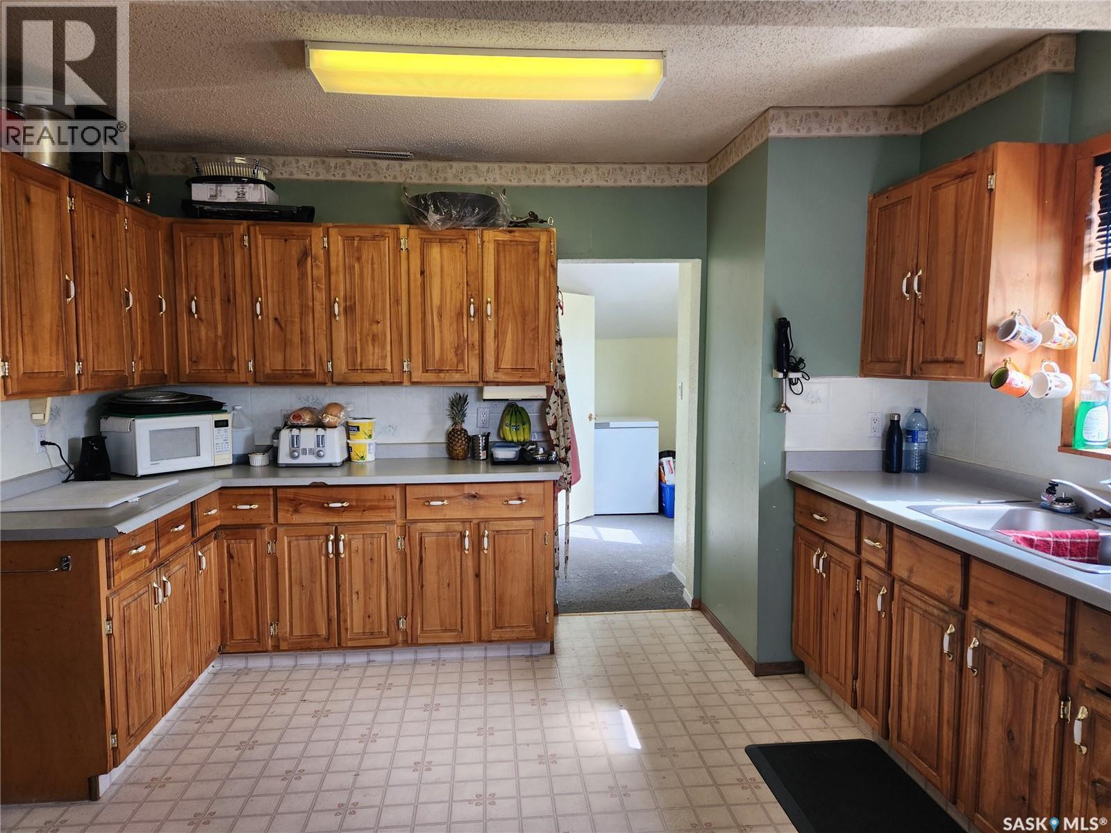 705 Main Street, Zenon Park, SK - Indoor Photo Showing Kitchen
