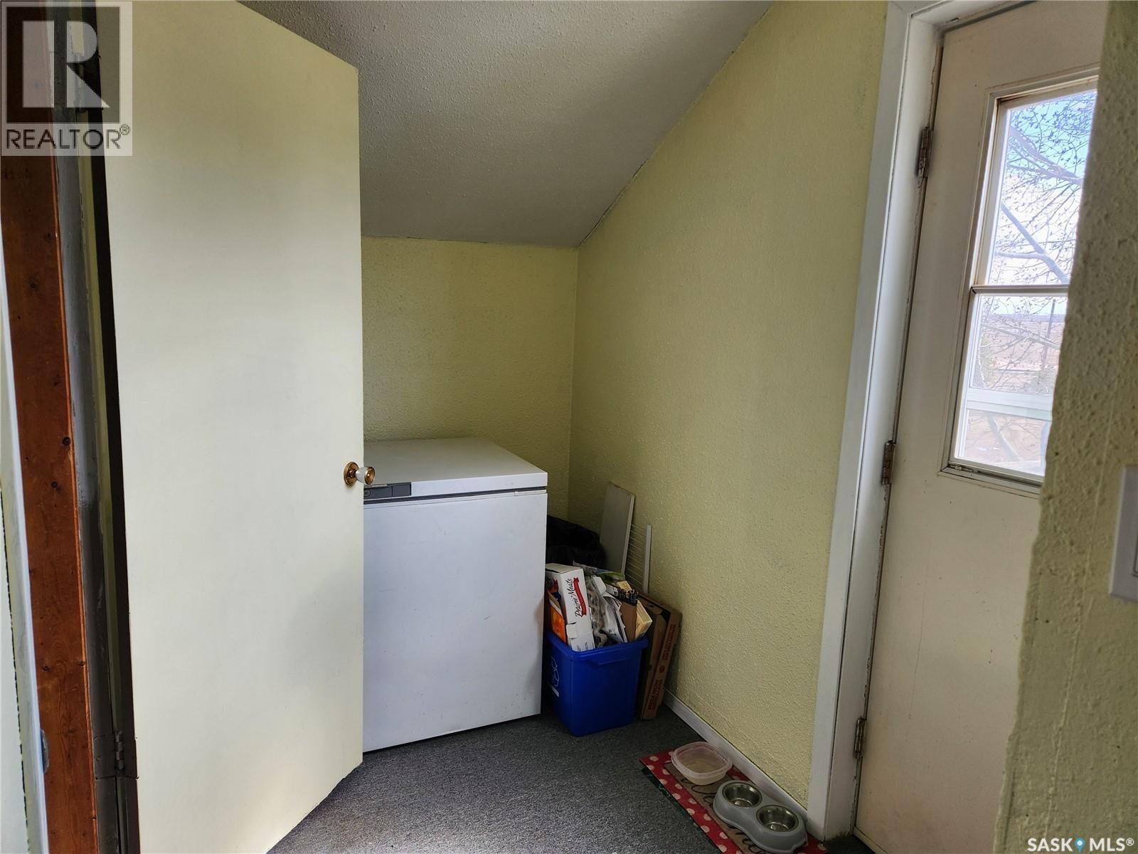 705 Main Street, Zenon Park, SK - Indoor Photo Showing Laundry Room