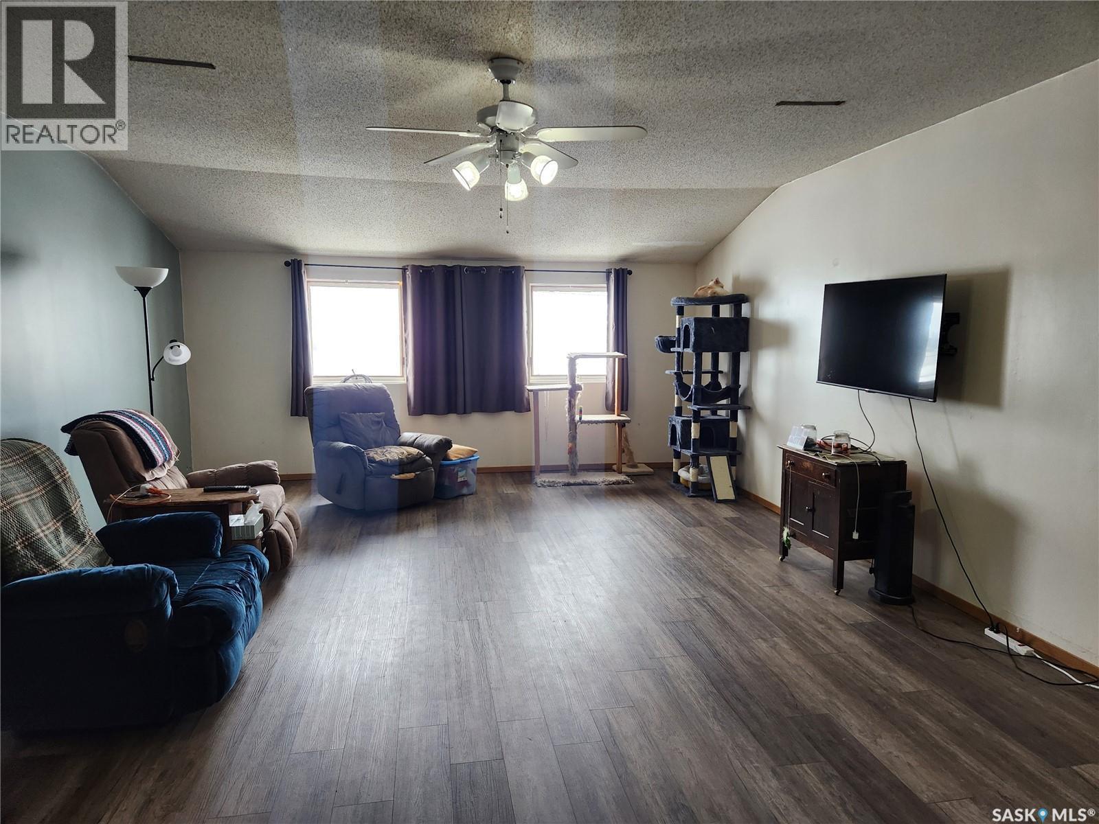 705 Main Street, Zenon Park, SK - Indoor