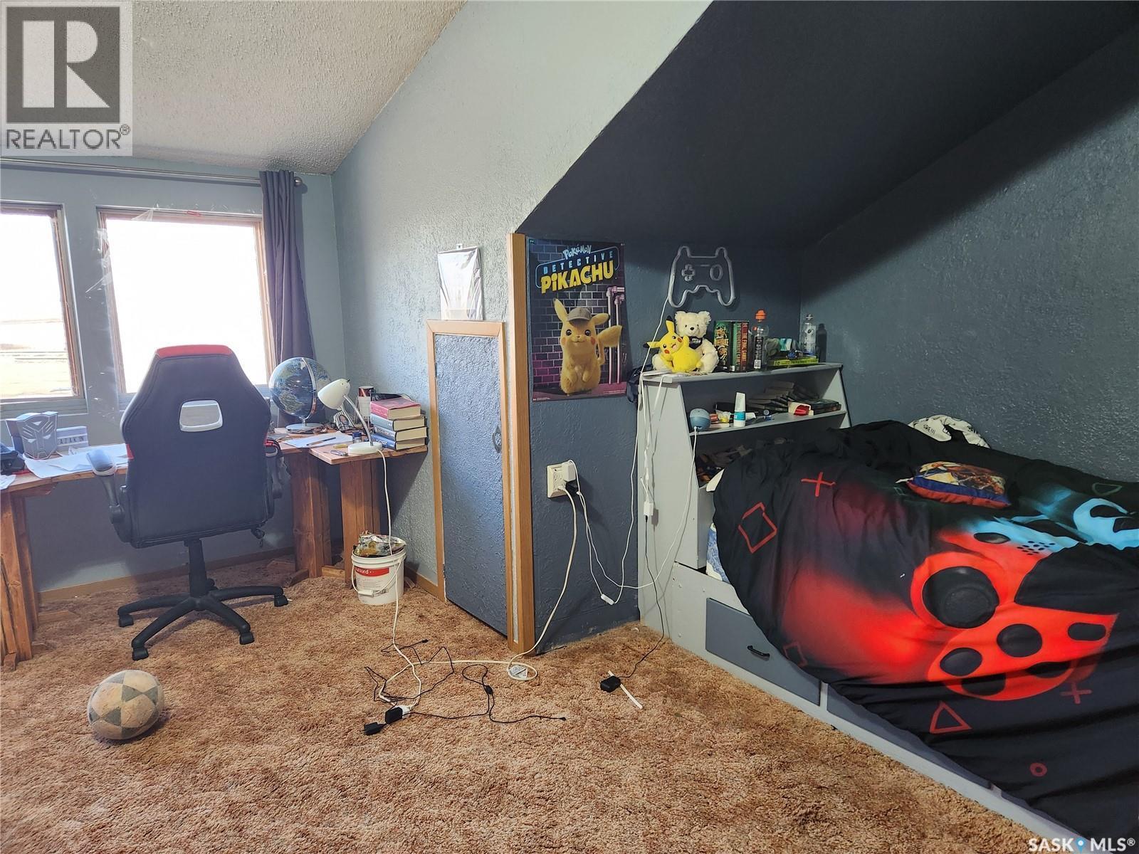 705 Main Street, Zenon Park, SK - Indoor Photo Showing Office