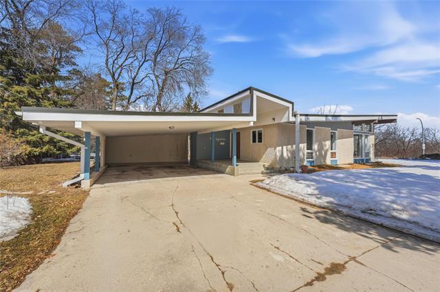 100 Agassiz Dr, Winnipeg, MB