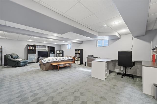 100 Agassiz Dr, Winnipeg, MB