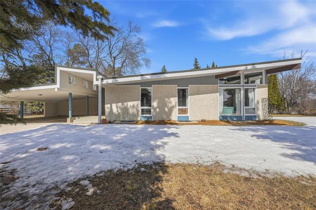 100 Agassiz Dr, Winnipeg, MB