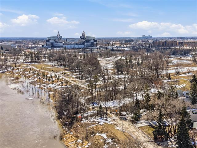 100 Agassiz Dr, Winnipeg, MB