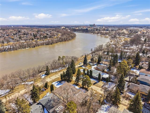 100 Agassiz Dr, Winnipeg, MB