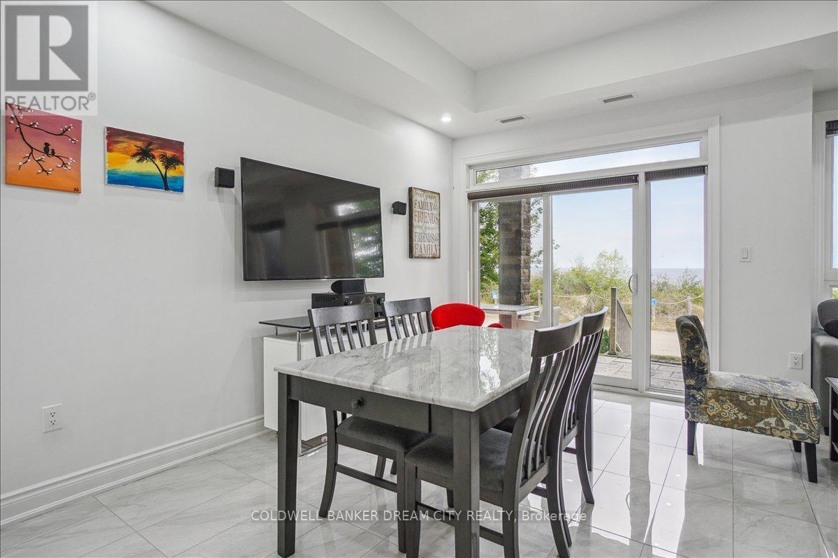 111 - 764 River Road E, Wasaga Beach, ON - Indoor Photo Showing Dining Room