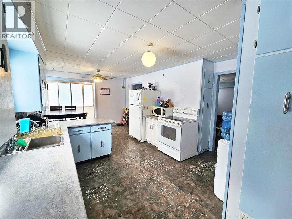 1108 River Park Rd, Quesnel, BC - Indoor Photo Showing Kitchen