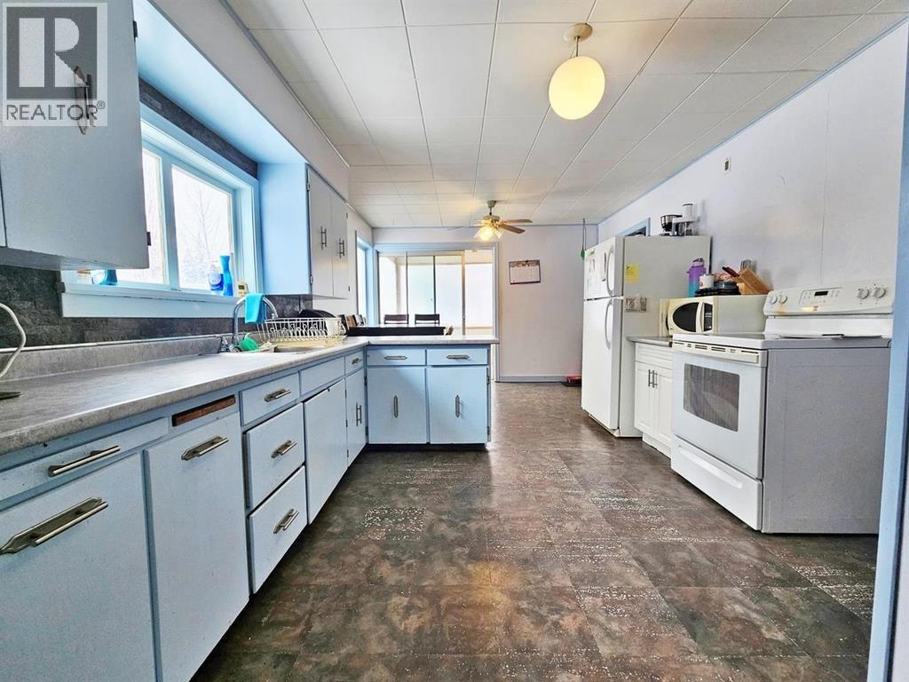 1108 River Park Rd, Quesnel, BC - Indoor Photo Showing Kitchen