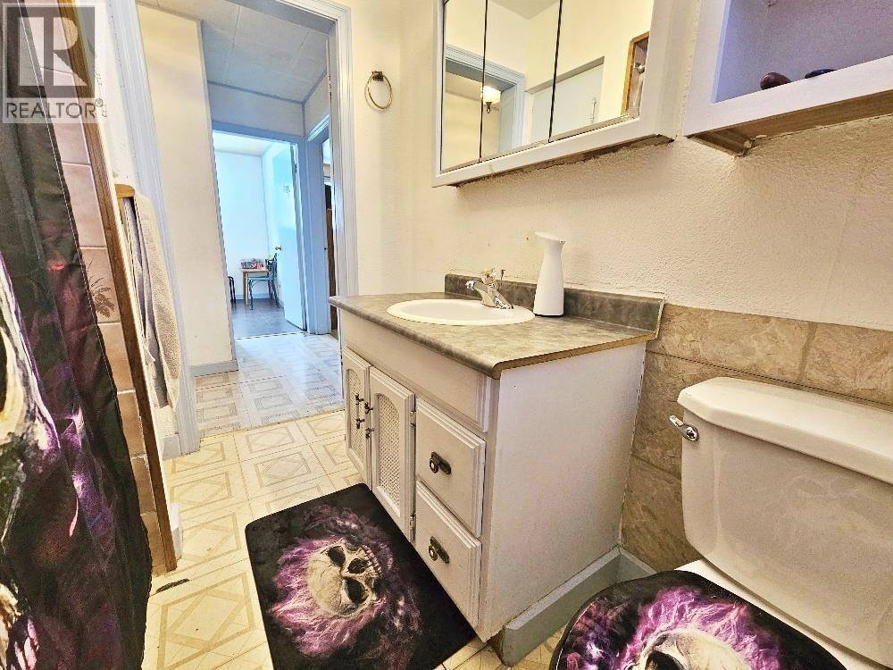 1108 River Park Rd, Quesnel, BC - Indoor Photo Showing Bathroom