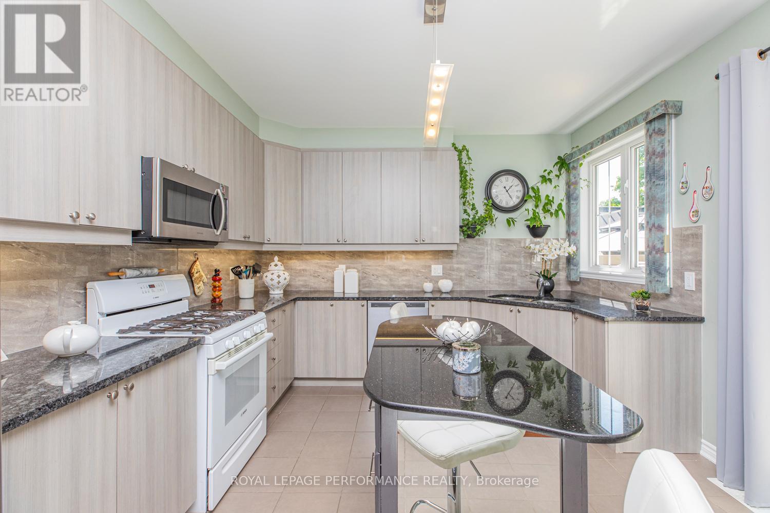 30 Summitview Drive, Ottawa, ON - Indoor Photo Showing Kitchen