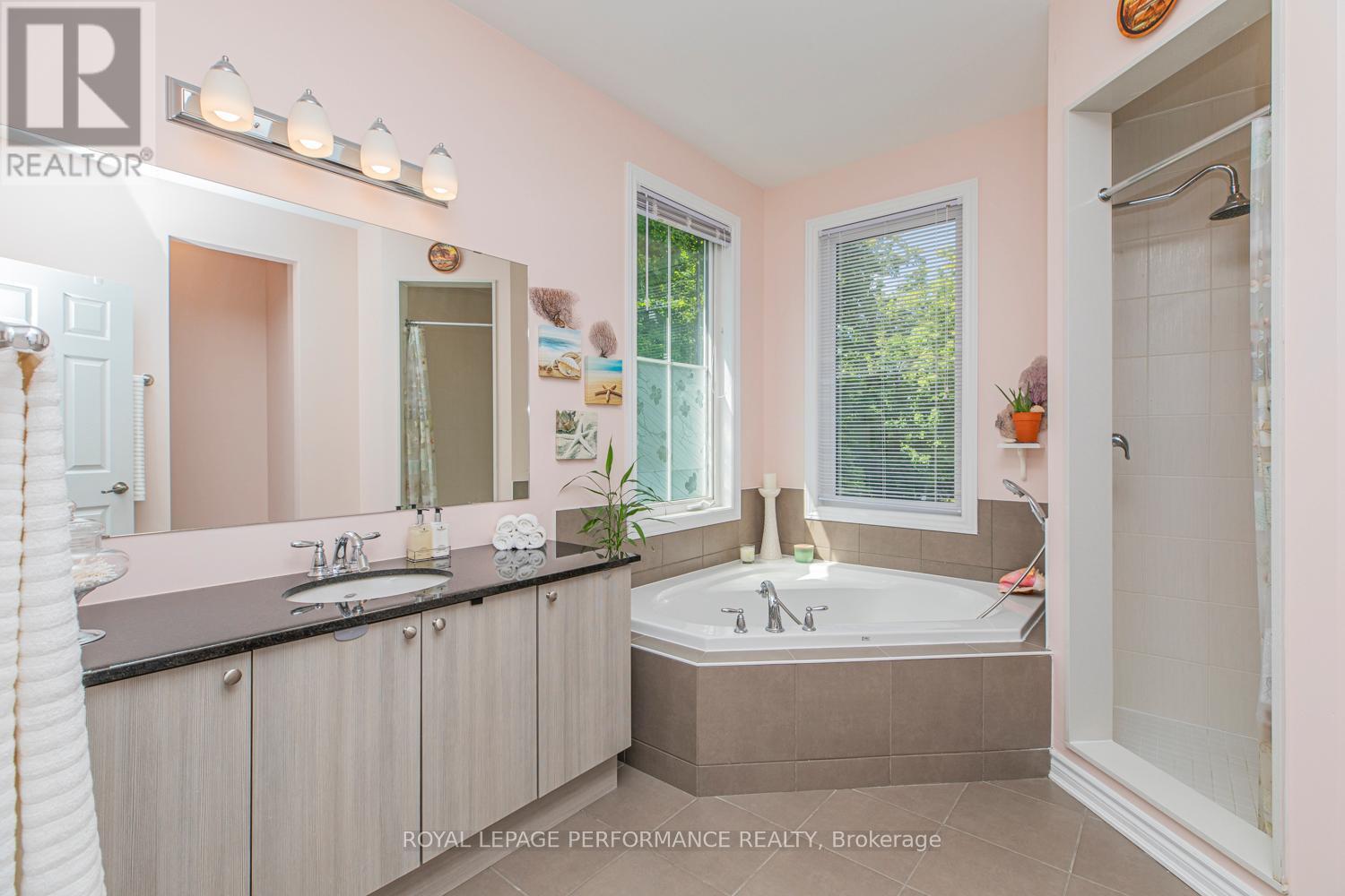 30 Summitview Drive, Ottawa, ON - Indoor Photo Showing Bathroom