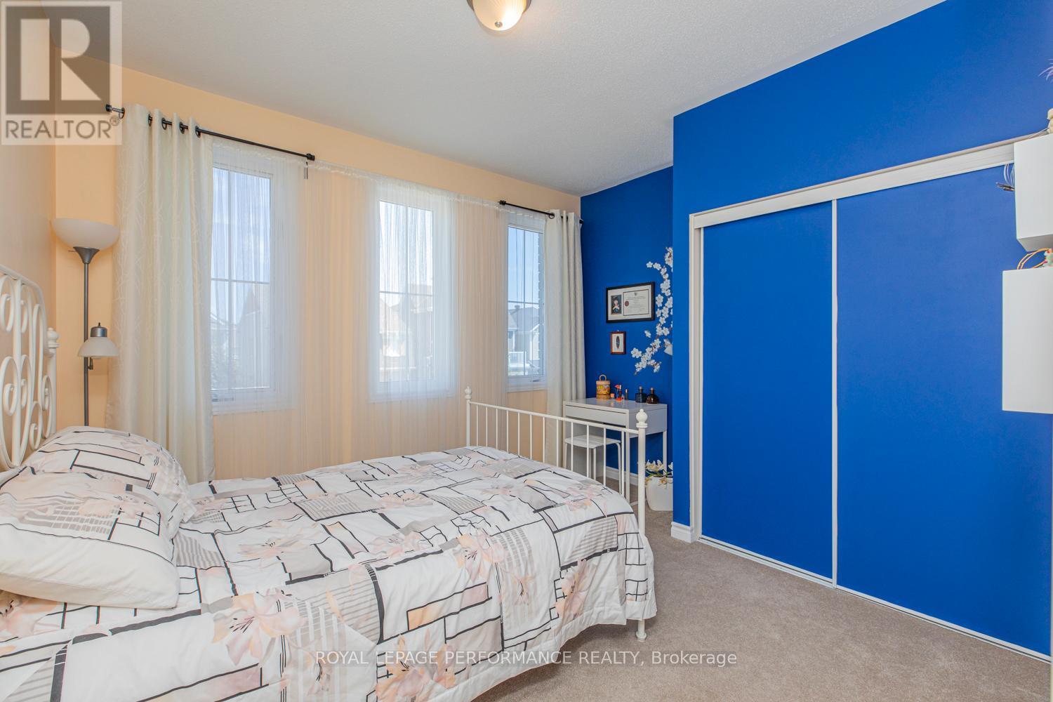 30 Summitview Drive, Ottawa, ON - Indoor Photo Showing Bedroom