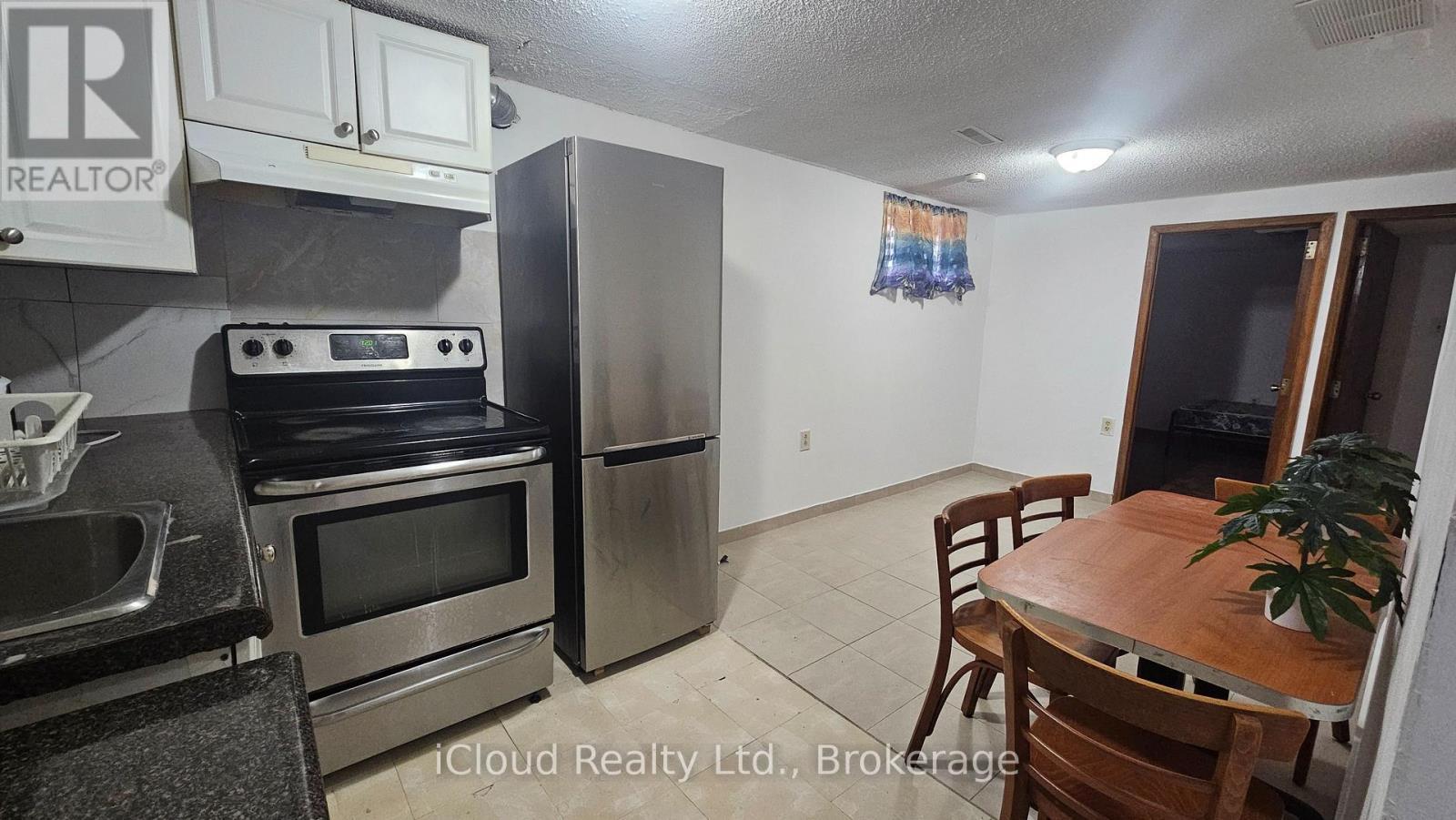 Bsmnt - 39 Frey Crescent, Toronto, ON - Indoor Photo Showing Kitchen