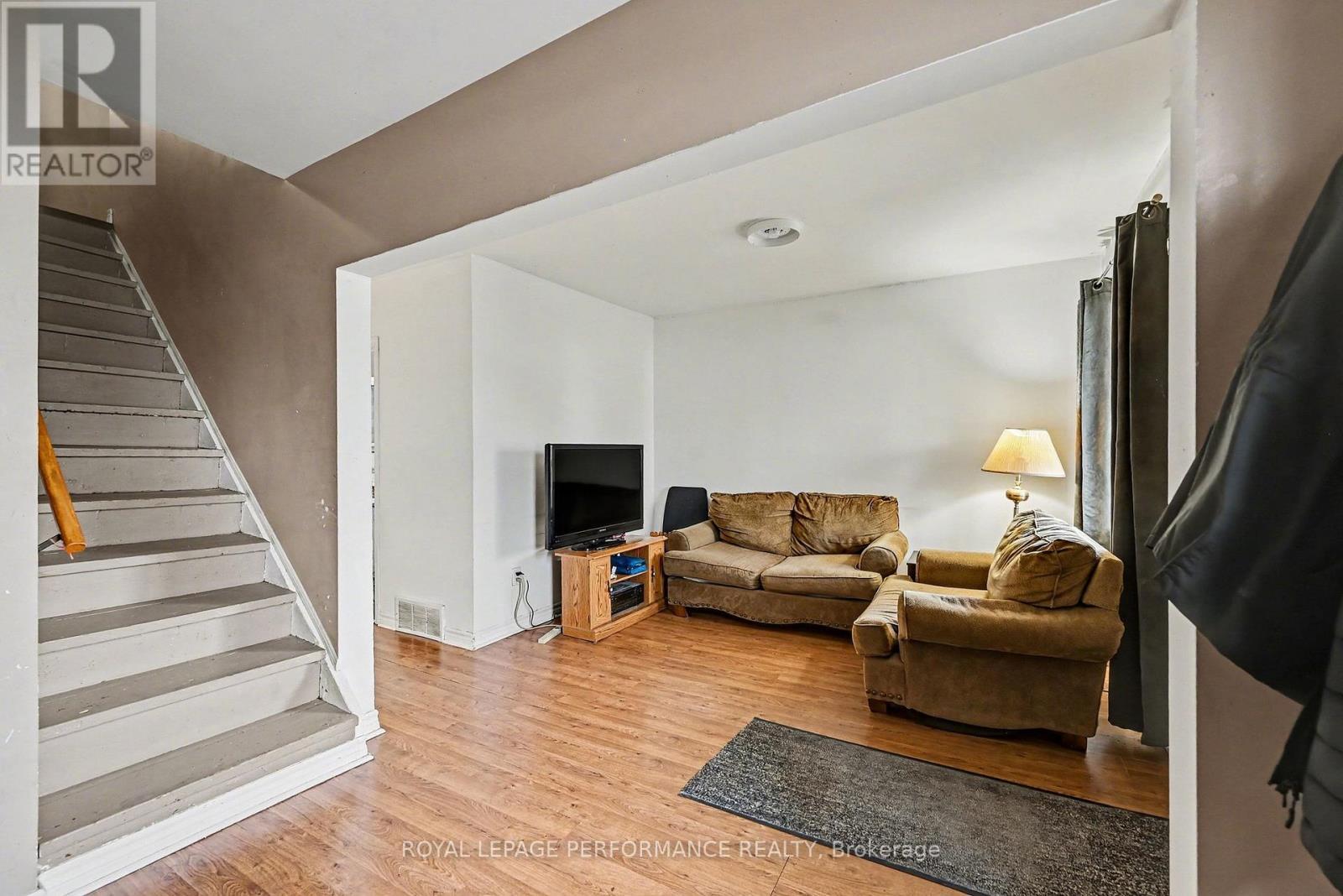 414 Gillespie Avenue, Cornwall, ON - Indoor Photo Showing Living Room