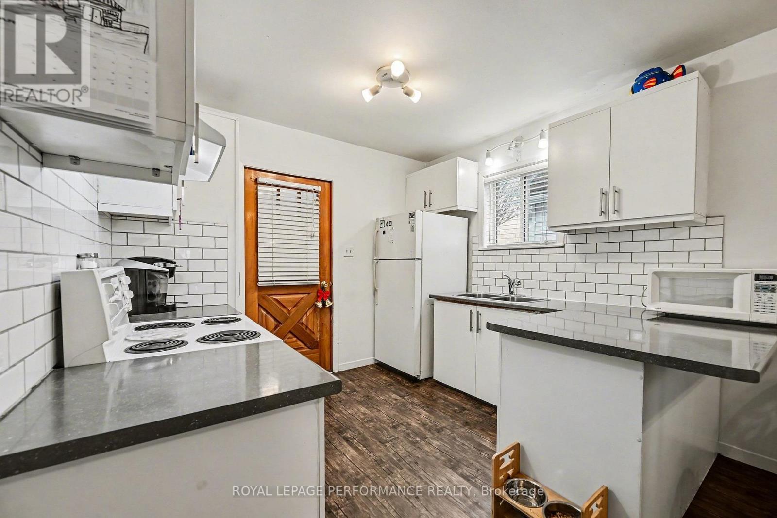 414 Gillespie Avenue, Cornwall, ON - Indoor Photo Showing Kitchen