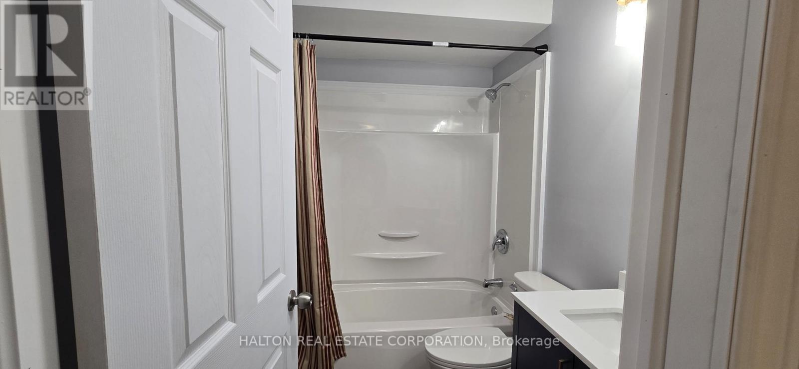 632 Beach Boulevard, Hamilton, ON - Indoor Photo Showing Bathroom