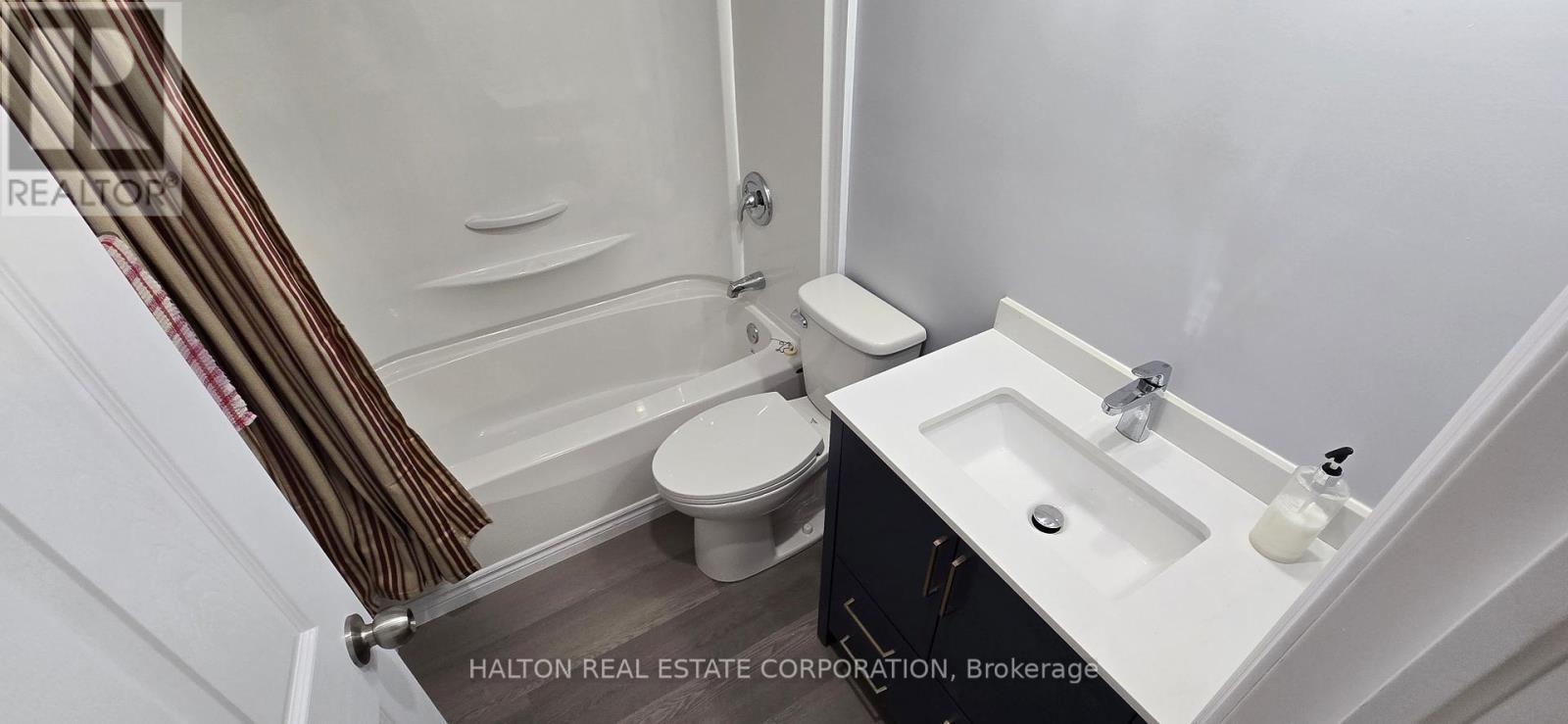 632 Beach Boulevard, Hamilton, ON - Indoor Photo Showing Bathroom