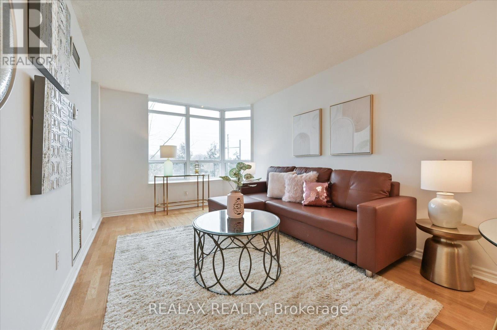 302 - 130 Pond Drive, Markham, ON - Indoor Photo Showing Living Room