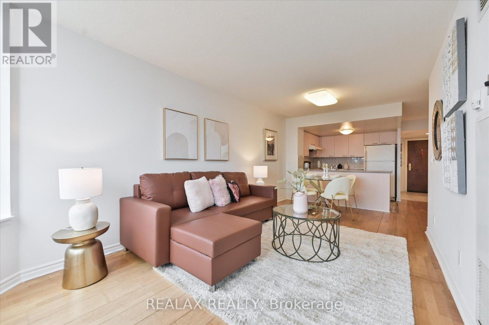 302 - 130 Pond Drive, Markham, ON - Indoor Photo Showing Living Room