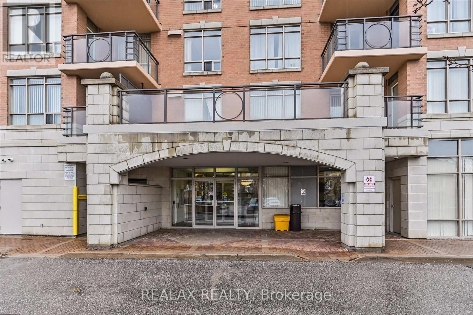 302 - 130 Pond Drive, Markham, ON - Outdoor