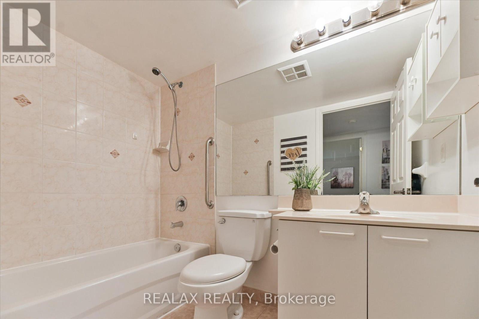 302 - 130 Pond Drive, Markham, ON - Indoor Photo Showing Bathroom