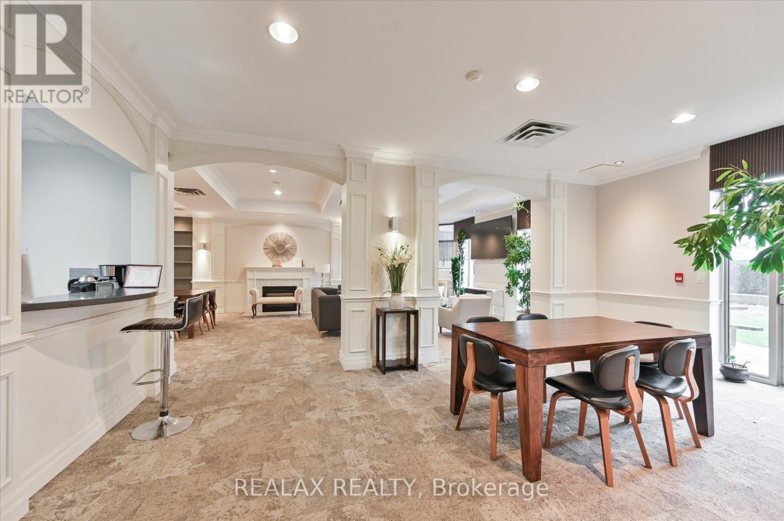 302 - 130 Pond Drive, Markham, ON - Indoor Photo Showing Dining Room