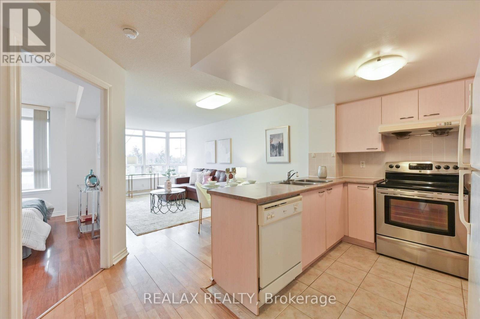 302 - 130 Pond Drive, Markham, ON - Indoor Photo Showing Kitchen With Double Sink