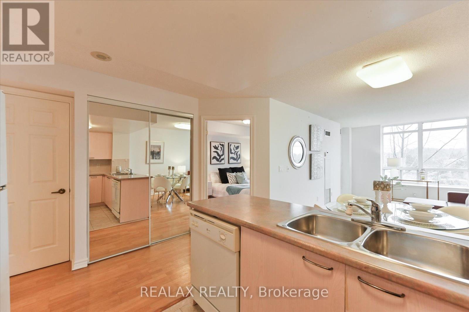302 - 130 Pond Drive, Markham, ON - Indoor Photo Showing Kitchen With Double Sink