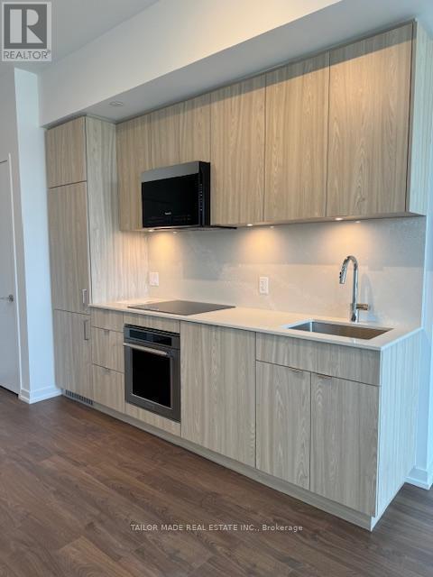 811 - 251 Masonry Way, Mississauga, ON - Indoor Photo Showing Kitchen