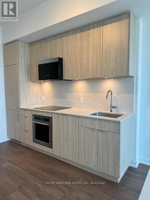 811 - 251 Masonry Way, Mississauga, ON - Indoor Photo Showing Kitchen