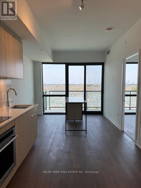 811 - 251 Masonry Way, Mississauga, ON - Indoor Photo Showing Kitchen