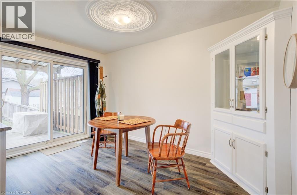 88 Westwood Drive, Kitchener, ON - Indoor Photo Showing Dining Room