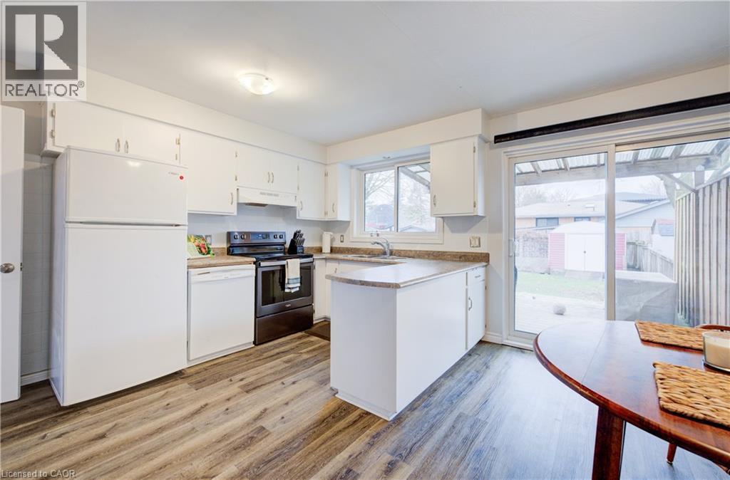 88 Westwood Drive, Kitchener, ON - Indoor Photo Showing Kitchen