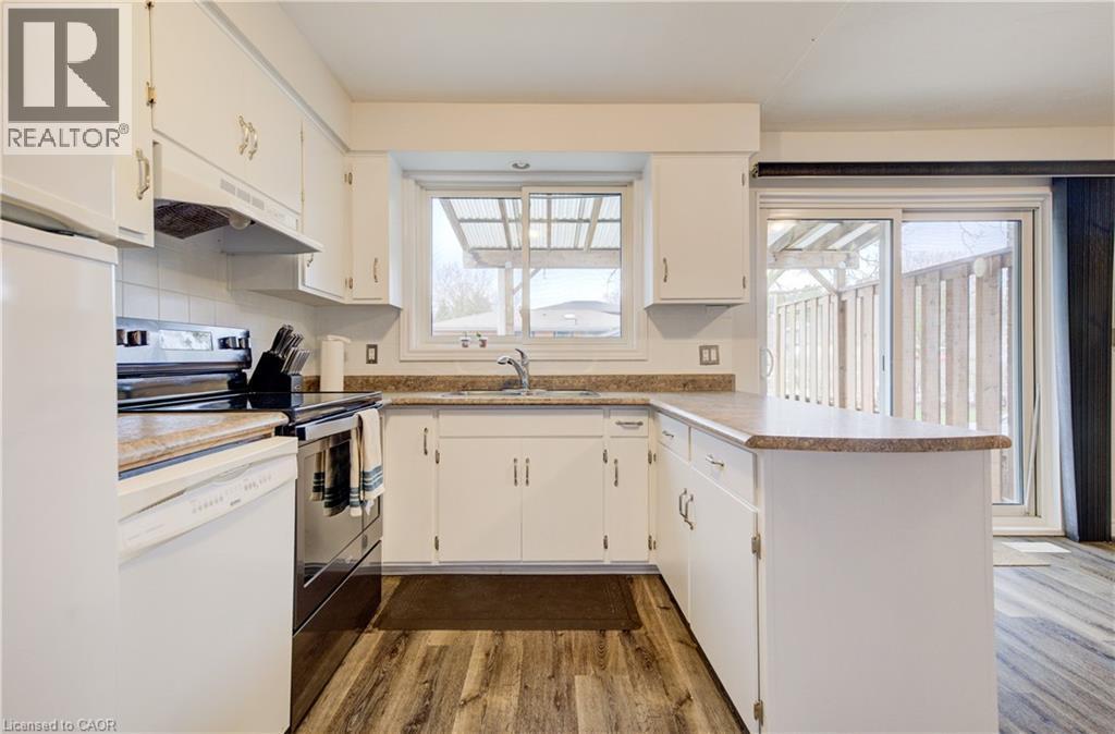 88 Westwood Drive, Kitchener, ON - Indoor Photo Showing Kitchen