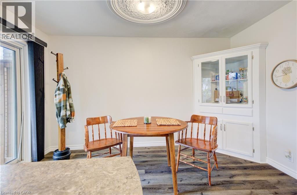 88 Westwood Drive, Kitchener, ON - Indoor Photo Showing Dining Room