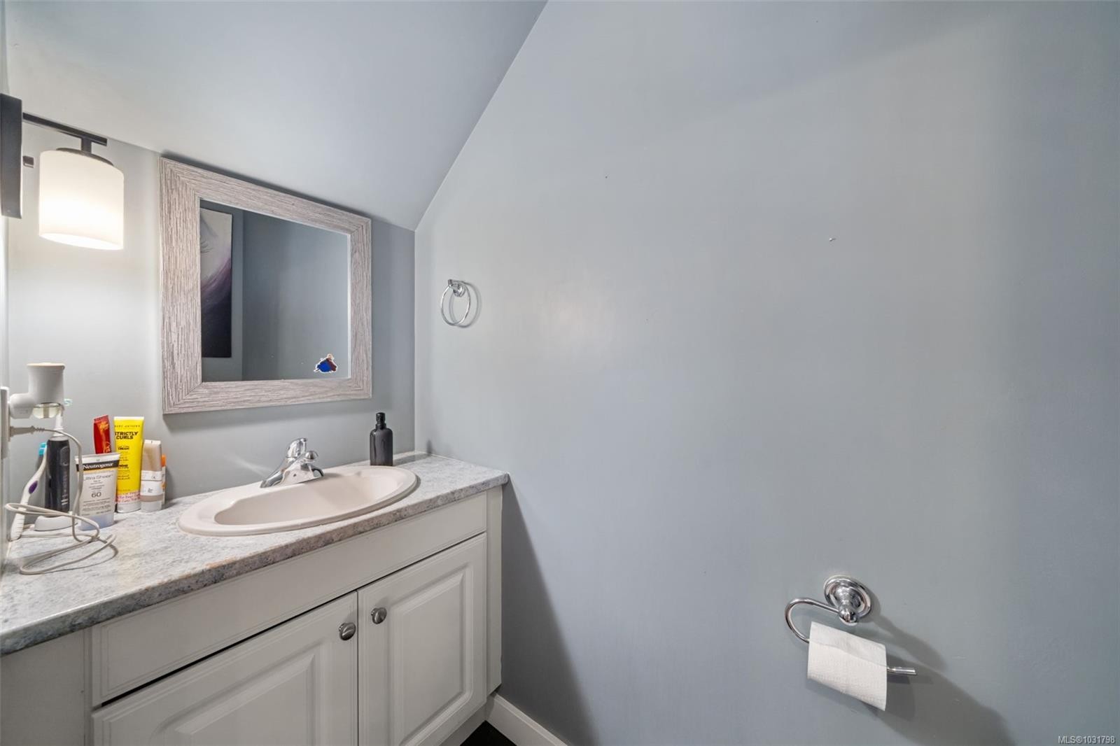 6896 Beaton Rd, Sooke, BC - Indoor Photo Showing Bathroom