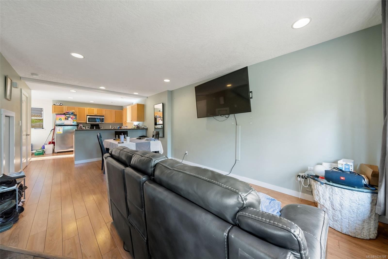 6896 Beaton Rd, Sooke, BC - Indoor Photo Showing Living Room