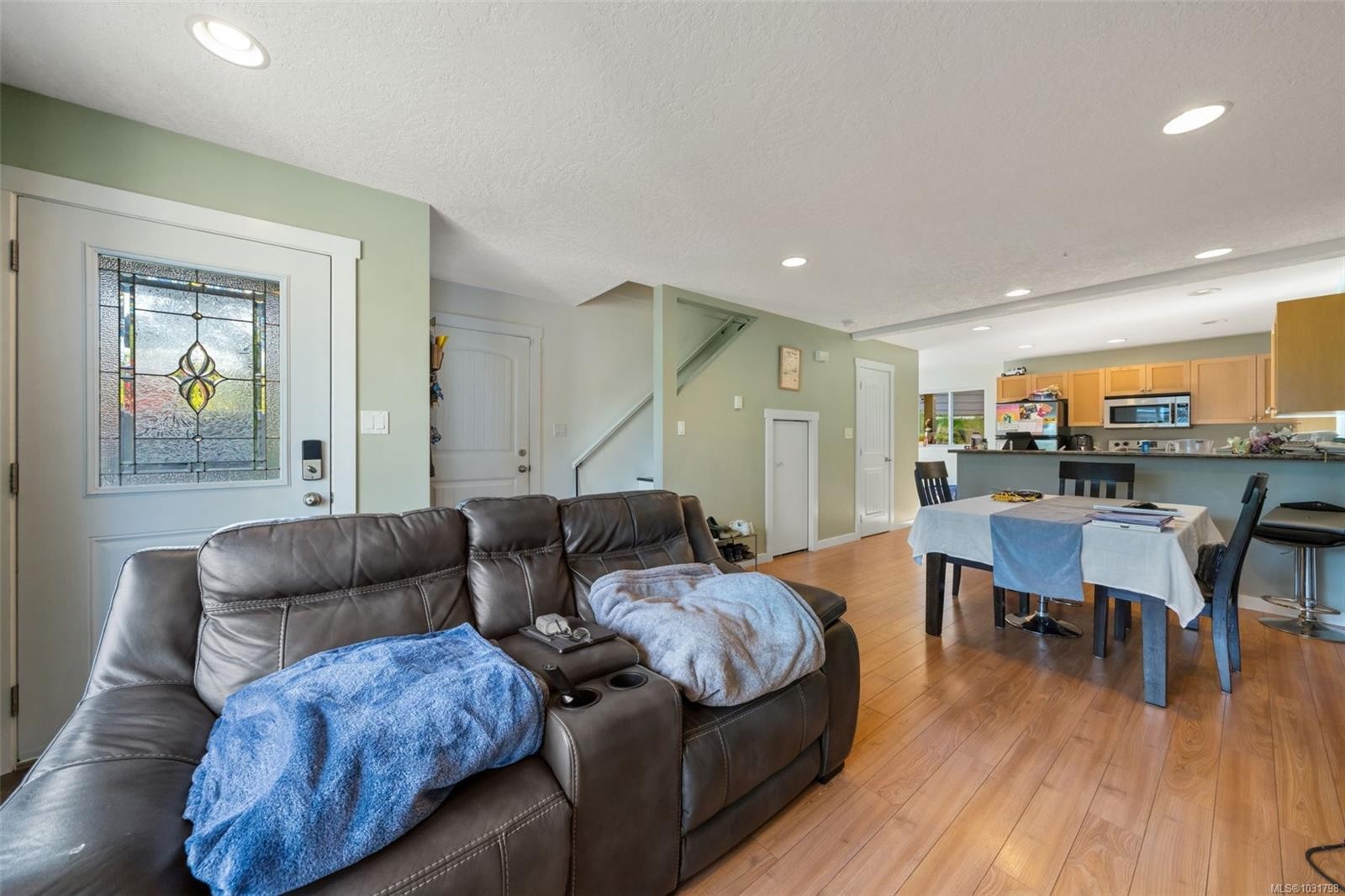 6896 Beaton Rd, Sooke, BC - Indoor Photo Showing Dining Room