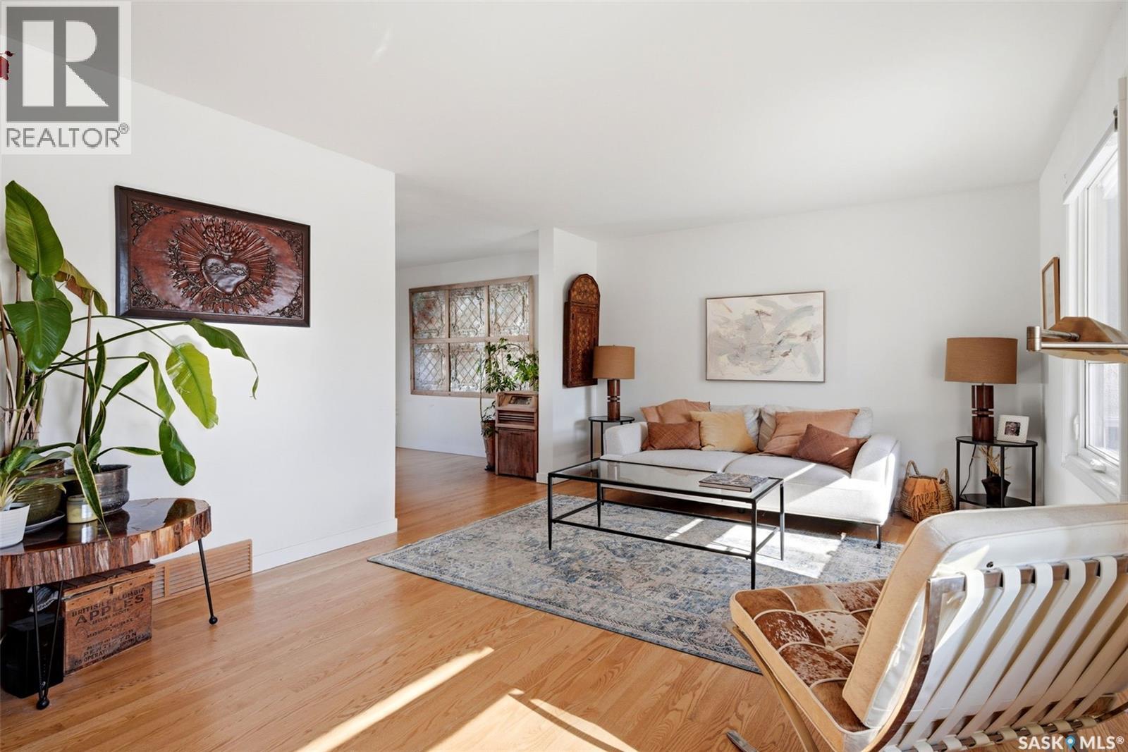 89 Patterson Drive, Regina, SK - Indoor Photo Showing Living Room