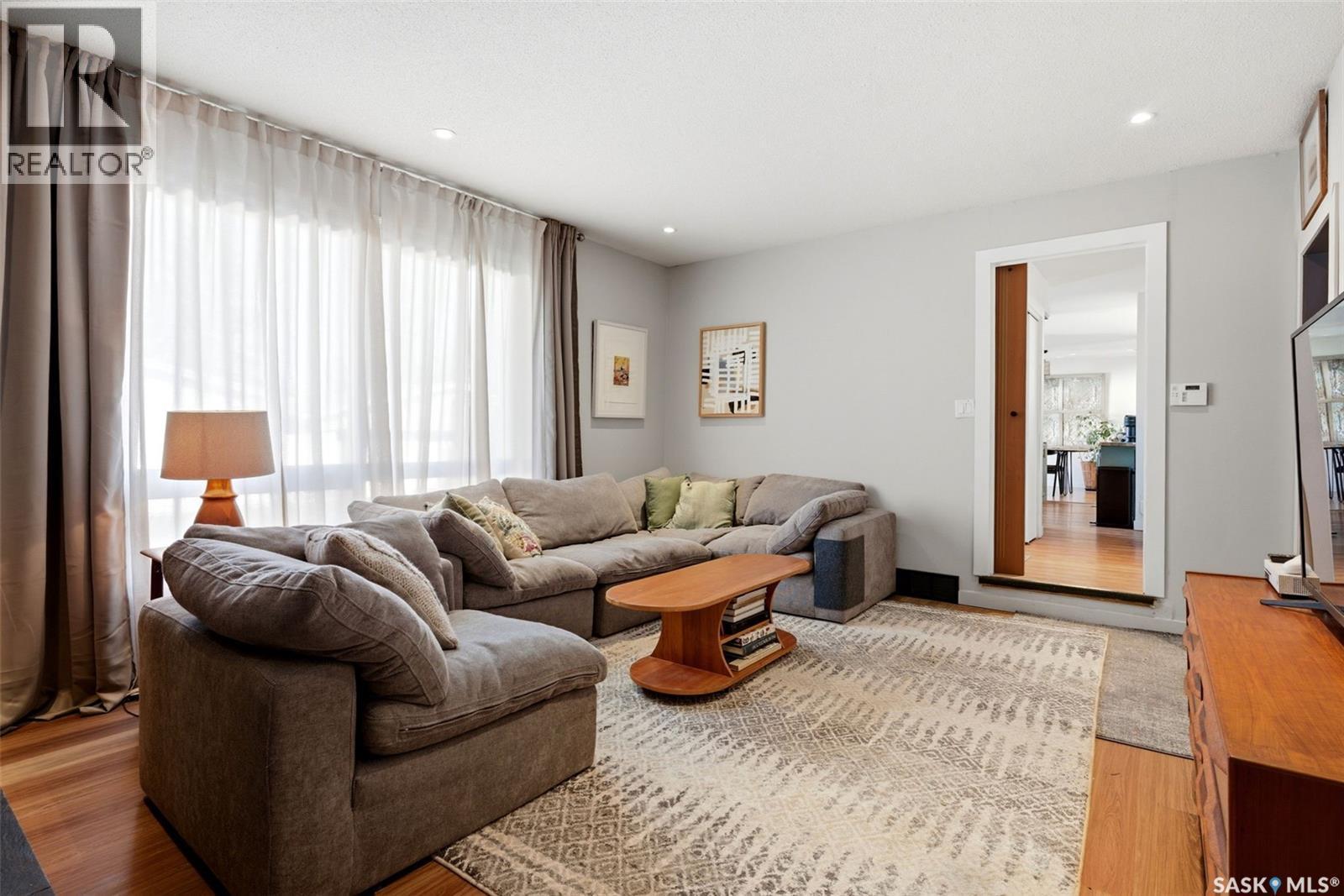 89 Patterson Drive, Regina, SK - Indoor Photo Showing Living Room