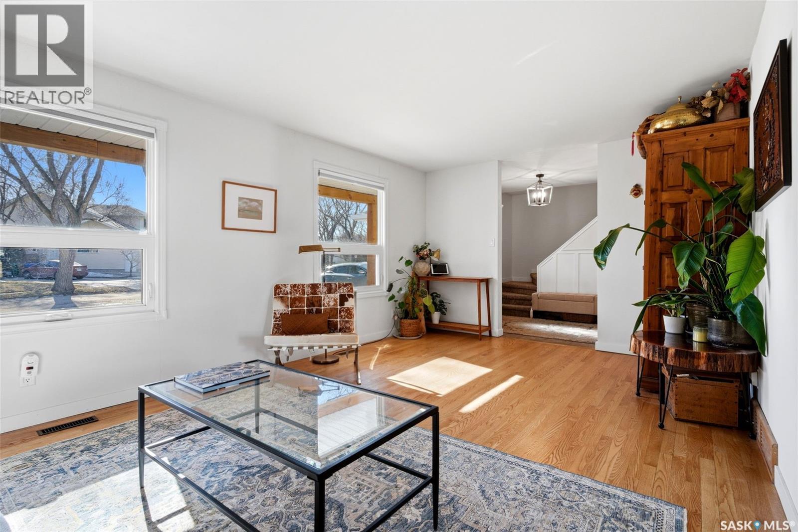 89 Patterson Drive, Regina, SK - Indoor Photo Showing Living Room