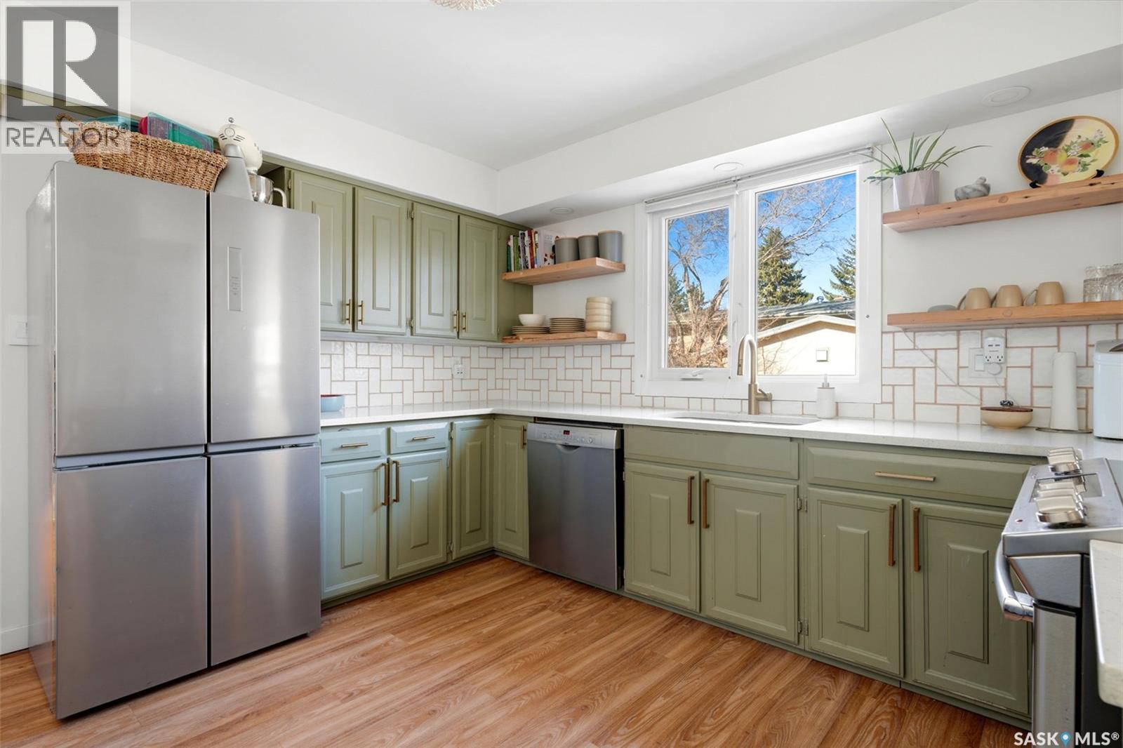 89 Patterson Drive, Regina, SK - Indoor Photo Showing Kitchen With Upgraded Kitchen
