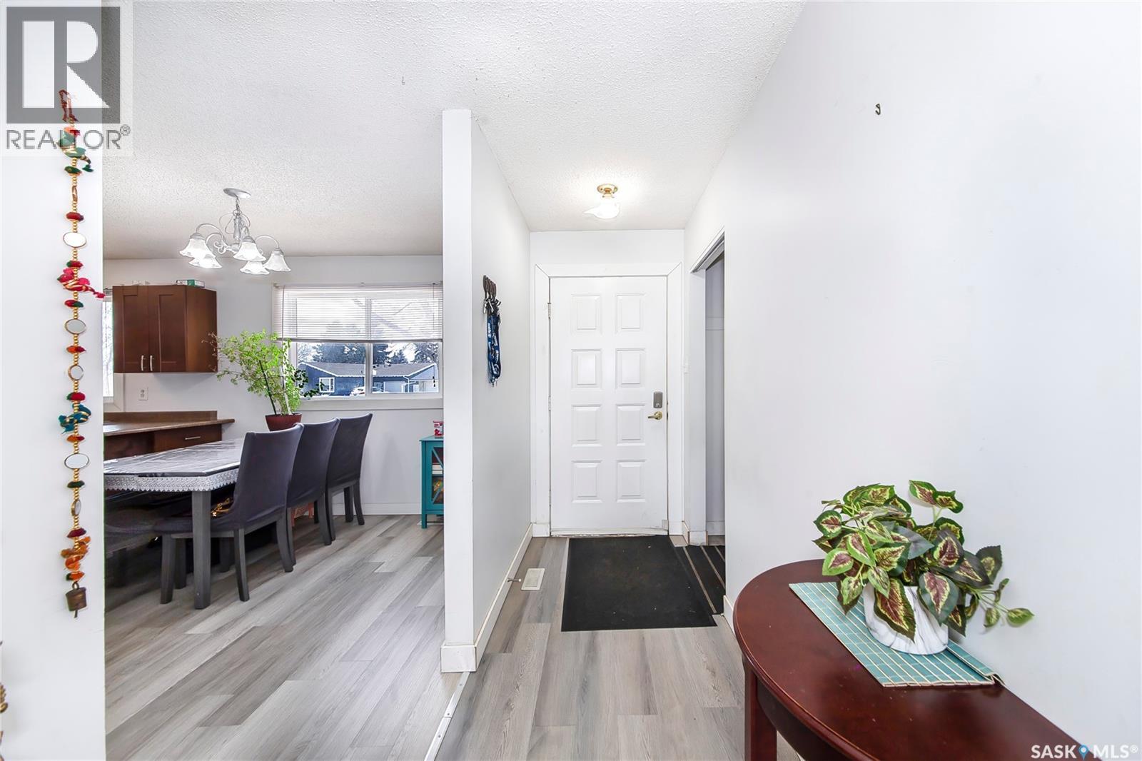 639 Redberry Road, Saskatoon, SK - Indoor Photo Showing Dining Room