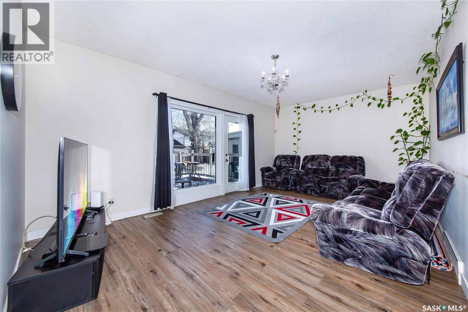 639 Redberry Road, Saskatoon, SK - Indoor Photo Showing Living Room